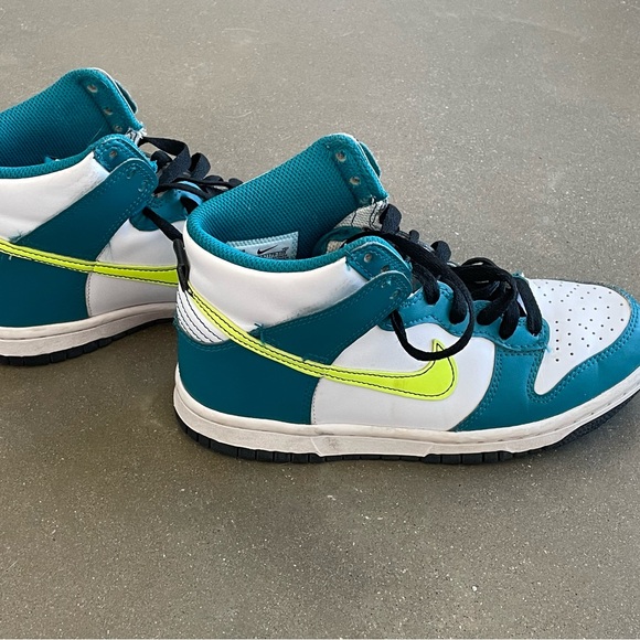 Kids Nike Dunk High GS Bright Spruce Volt Sneakers - Picture 1 of 9